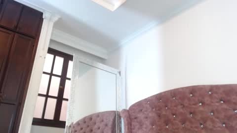 K I M online show from 03.10.25