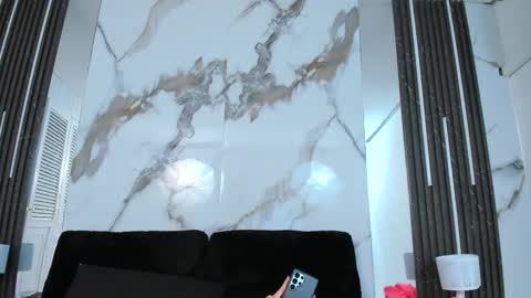 K I M online show from 09.10.25
