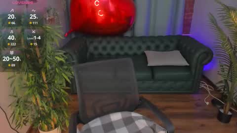 Snapshot of kim_lyn chatting on 02.26.25 KIM online show from 02.26.25