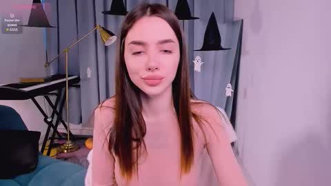 Snapshot of kim_lyn chatting on 10.19.25 KIM online show from 10.19.25