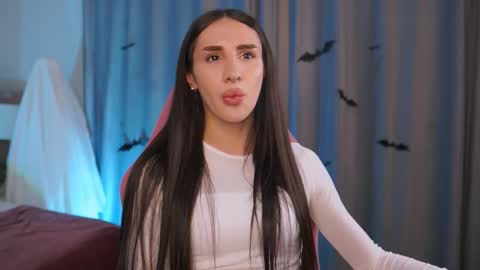 Snapshot of kim_oberlin chatting on 10.18.25 Kim Oberlin online show from 10.18.25