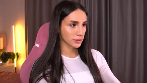 Snapshot of kim_oberlin chatting on 11.08.25 Kim Oberlin online show from 11.08.25