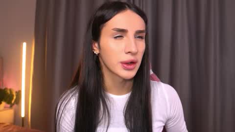 Snapshot of kim_oberlin chatting on 11.09.25 Kim Oberlin online show from 11.09.25