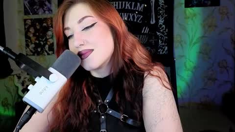 Snapshot of kim_possible1 chatting on 11.13.25 Hi Im Kimberly but u can call me Kim. Turn on ur sound i love to talk and moan online show from 11.13.25