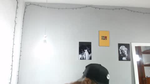 Snapshot of kimandyuk chatting on 01.11.25 Kim  Yuk online show from 01.11.25