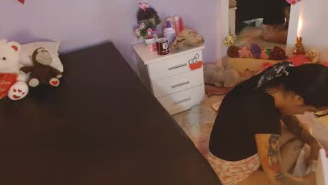 Snapshot of kimandyuk chatting on 02.20.25 Kim  Yuk online show from 02.20.25