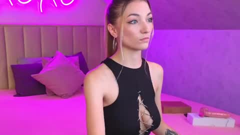 Snapshot of kimberlly_smith chatting on 07.01.26 kimberlly_smith online show from 07.01.26