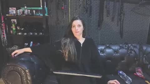 Snapshot of kimberly_swan_ chatting on 02.18.25 KIMBERLY SWAN online show from 02.18.25