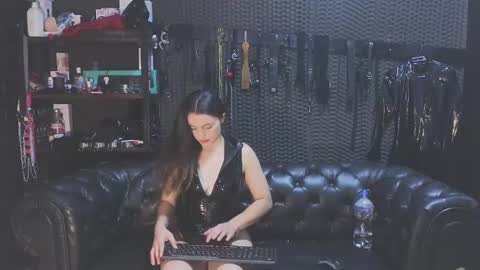 Snapshot of kimberly_swan_ chatting on 03.01.25 KIMBERLY SWAN online show from 03.01.25