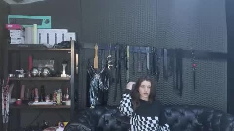 Snapshot of kimberly_swan_ chatting on 12.17.25 KIMBERLY SWAN online show from 12.17.25