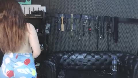 Snapshot of kimberly_swan_ chatting on 02.12.26 KIMBERLY SWAN online show from 02.12.26