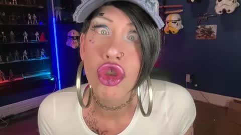 Snapshot of kimberlynnhaven chatting on 09.13.25 Kimber Haven online show from 09.13.25