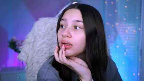 kimclarks online show from 11.19.25