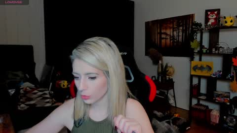 Wolfs Girl online show from 11.01.25