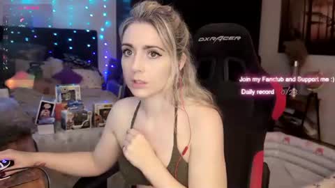 Wolfs Girl online show from 07.18.26