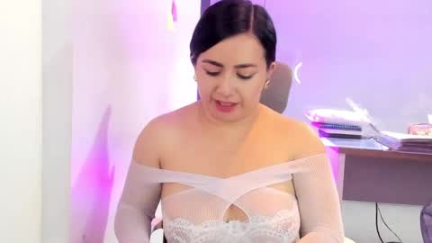 Snapshot of kimkalifa chatting on 09.30.25 Camila online show from 09.30.25