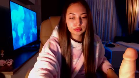 Snapshot of kimlee4 chatting on 12.30.24 Kim Lee online show from 12.30.24