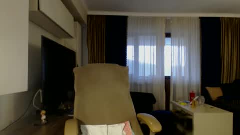Snapshot of kimlee4 chatting on 10.03.25 Kim Lee online show from 10.03.25