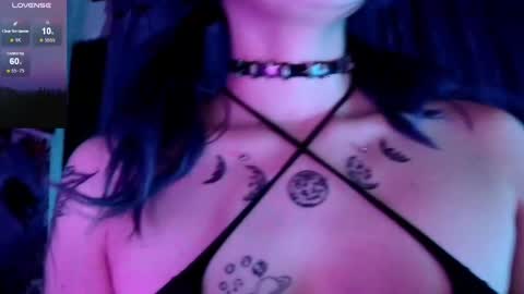 Snapshot of kimlennox_ chatting on 09.09.25 online show from 09.09.25