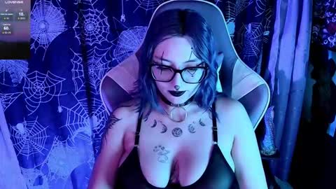 Snapshot of kimlennox_ chatting on 10.12.25 online show from 10.12.25