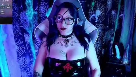 Snapshot of kimlennox_ chatting on 10.24.25 online show from 10.24.25