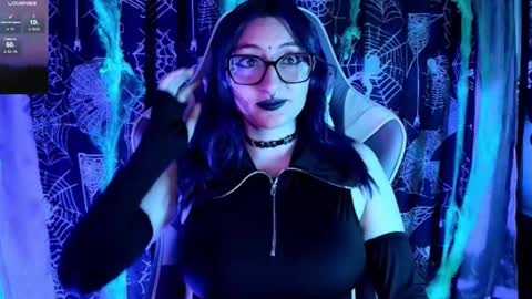 Snapshot of kimlennox_ chatting on 10.28.25 online show from 10.28.25