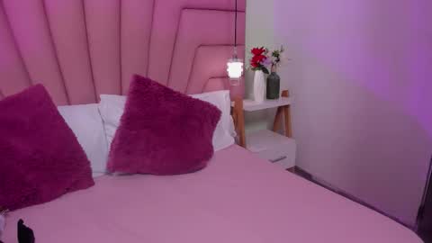 kimluna1 online show from 02.15.26