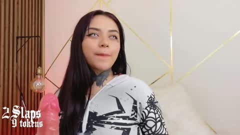 Snapshot of kimmi_kim chatting on 11.02.25 online show from 11.02.25