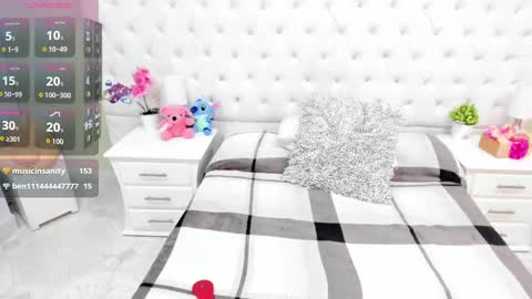 Snapshot of kimmturner chatting on 03.12.25 Kim online show from 03.12.25