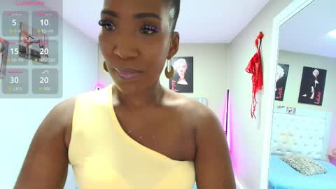 Snapshot of kimmturner chatting on 09.12.25 Kim online show from 09.12.25