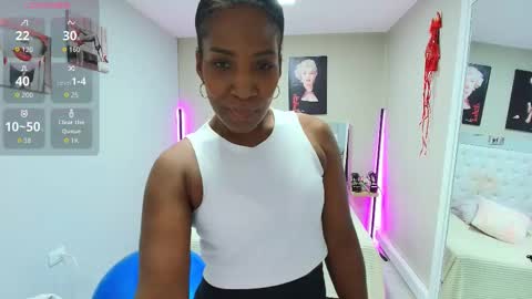 Snapshot of kimmturner chatting on 11.07.25 Kim online show from 11.07.25