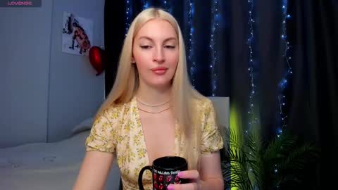 Snapshot of kimmy1_powell chatting on 10.06.25 kimmy1_powell online show from 10.06.25