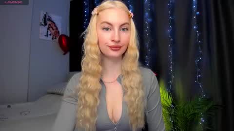 Snapshot of kimmy1_powell chatting on 11.04.25 kimmy1_powell online show from 11.04.25