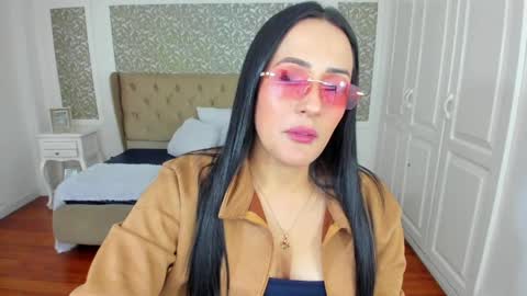 Snapshot of kimwessel_ chatting on 05.19.26 Kim online show from 05.19.26