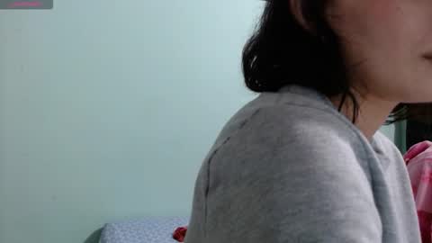 Snapshot of kimzu2830 chatting on 10.20.25 Kim and Zuka online show from 10.20.25