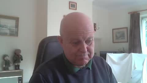 Snapshot of kindahairy4u chatting on 11.04.25 kindahairy4u online show from 11.04.25