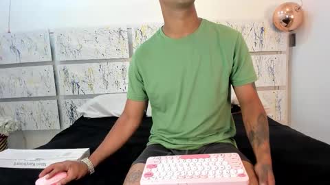 NIKKY AND MAIK online show from 12.21.25