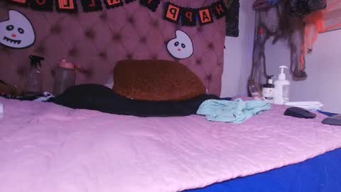 Bella online show from 10.24.25