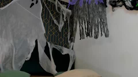 Angel Falconer online show from 10.30.25