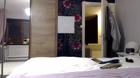 sexysexyhotwetpinkredpussy online show from 12.18.25