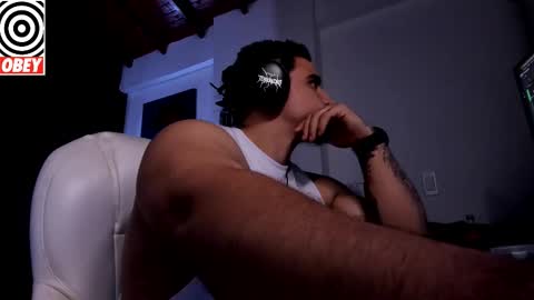 Snapshot of kingbear777 chatting on 10.01.25 King Bear online show from 10.01.25