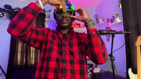 Snapshot of kingcorbra chatting on 12.28.24 KC online show from 12.28.24