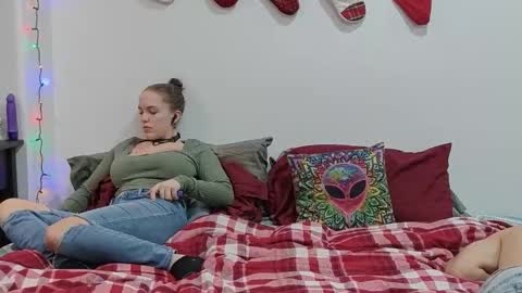 Scarred Thighs online show from 12.21.25