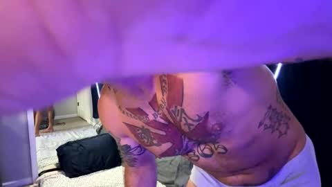 Snapshot of kingemul chatting on 10.27.25 Emul King online show from 10.27.25