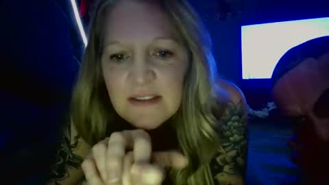 Snapshot of kingemul chatting on 11.05.25 Emul King online show from 11.05.25