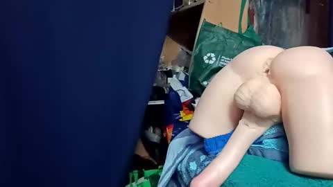 Snapshot of kingfisherrobbie chatting on 10.24.25 Robbie online show from 10.24.25