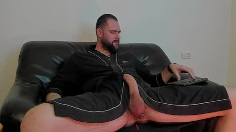 Snapshot of kingmallcom chatting on 12.14.24 The King online show from 12.14.24