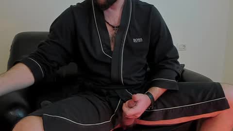 Snapshot of kingmallcom chatting on 12.15.24 The King online show from 12.15.24