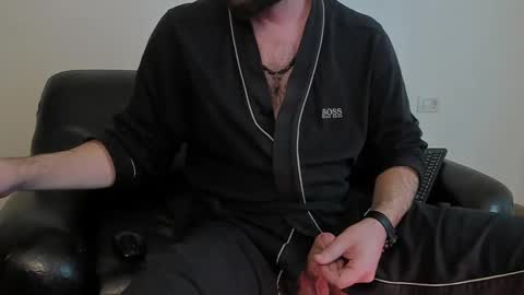 Snapshot of kingmallcom chatting on 12.21.24 The King online show from 12.21.24