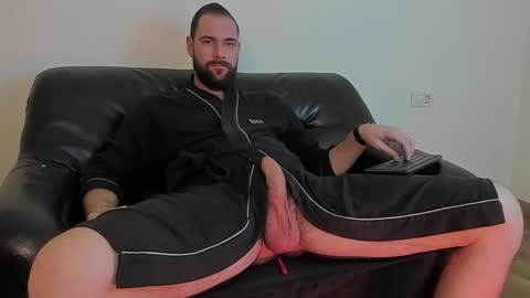 Snapshot of kingmallcom chatting on 01.25.25 The King online show from 01.25.25